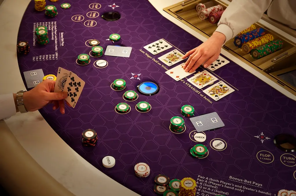 初心者向け】カジノポーカーの基本的なルールからゲームの流れ、専門 
